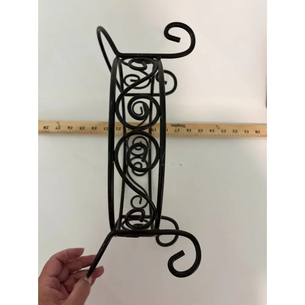 Black metal cake stand